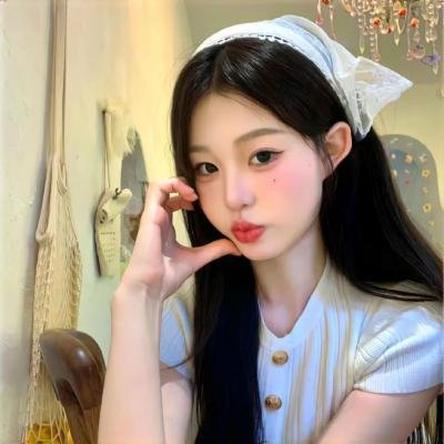 戴金色面具的男子